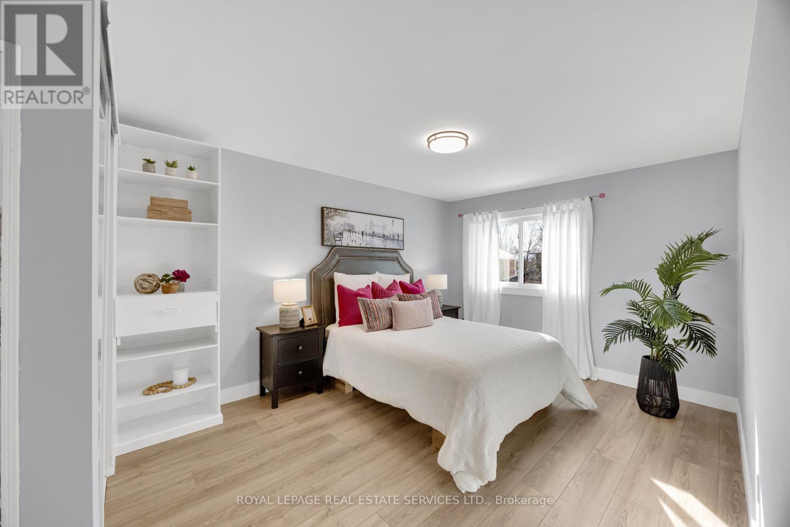 












284 RIMMINGTON DRIVE

,
Oakville,




Ontario
L6H3N5

