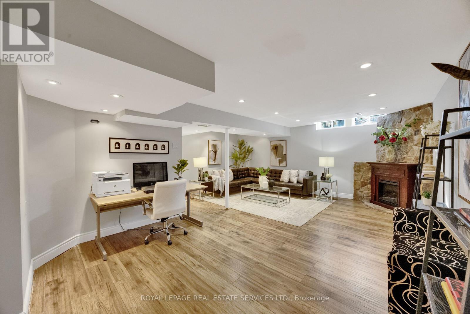 












284 RIMMINGTON DRIVE

,
Oakville,




Ontario
L6H3N5

