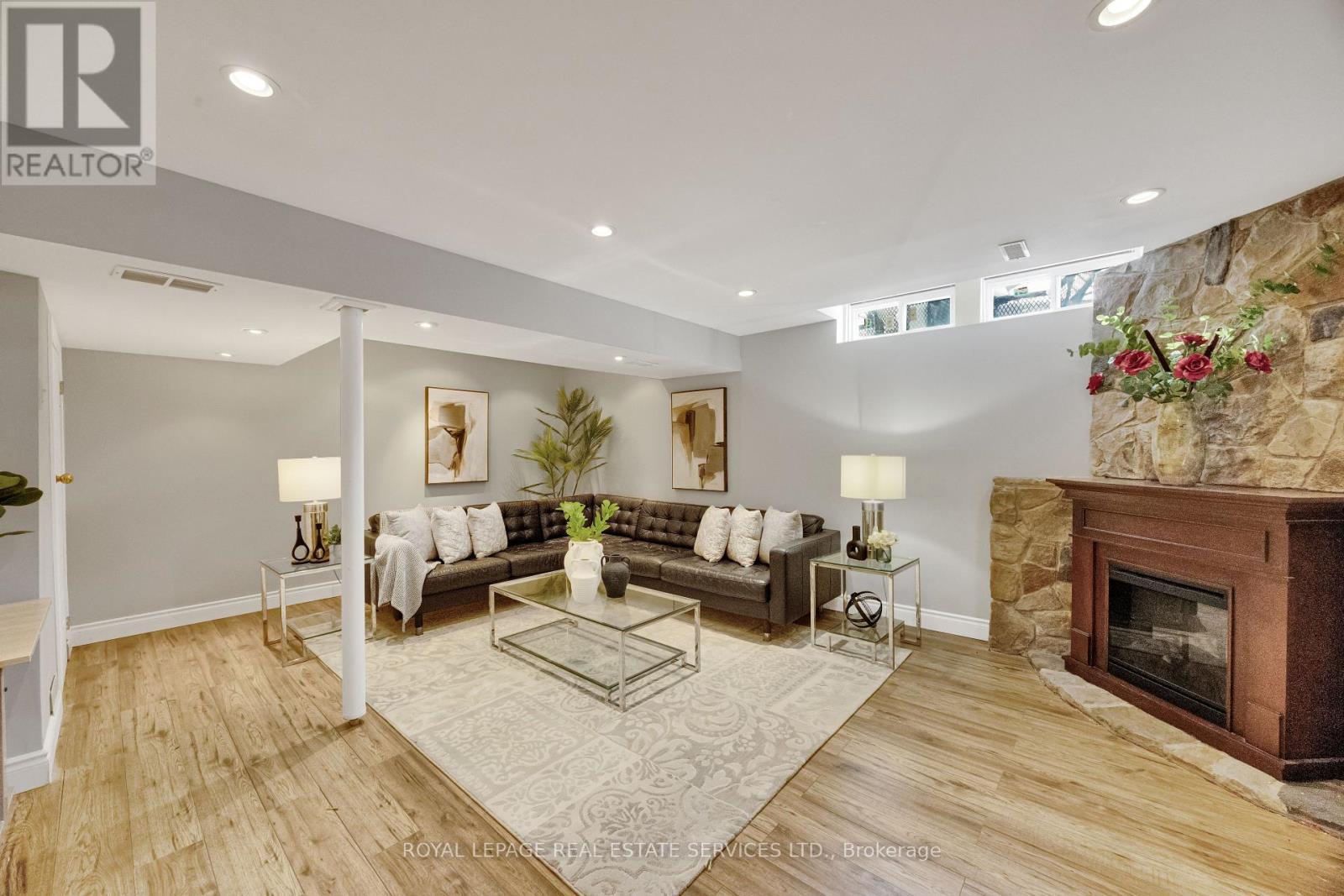 












284 RIMMINGTON DRIVE

,
Oakville,




Ontario
L6H3N5

