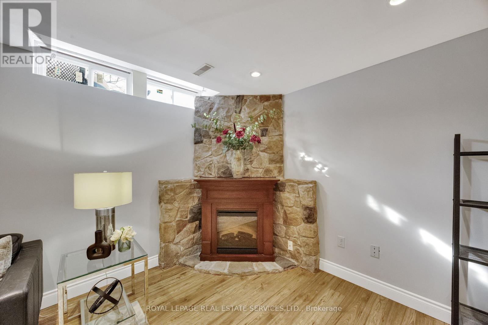 












284 RIMMINGTON DRIVE

,
Oakville,




Ontario
L6H3N5

