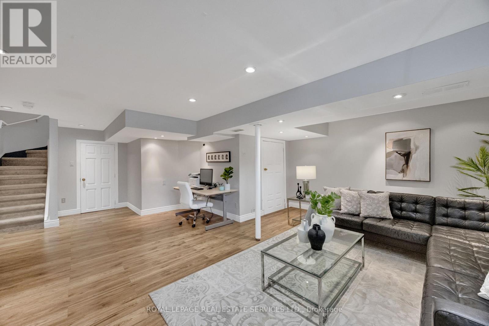 












284 RIMMINGTON DRIVE

,
Oakville,




Ontario
L6H3N5

