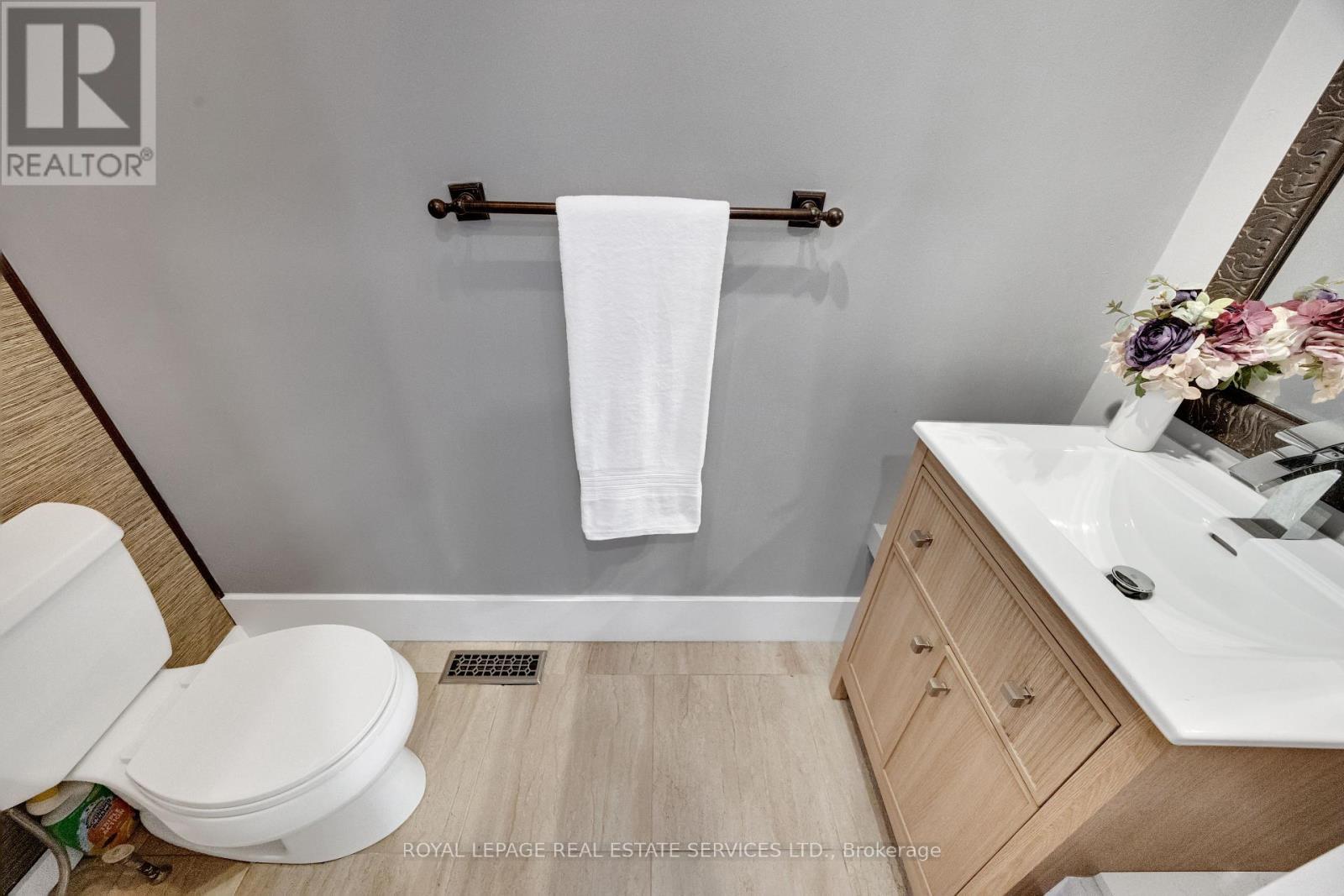 












284 RIMMINGTON DRIVE

,
Oakville,




Ontario
L6H3N5

