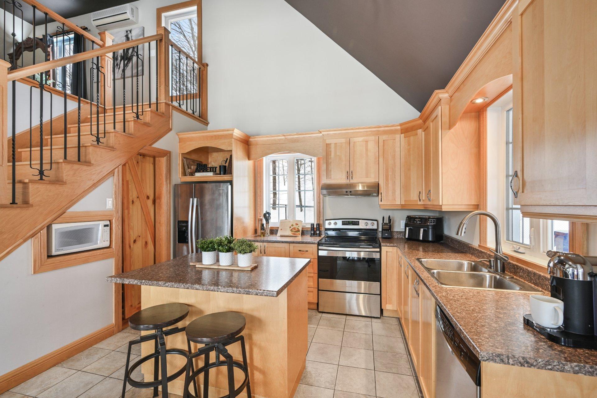 









975


Rg St-Henri

,
Saint-Armand,




QC
J0J1T0

