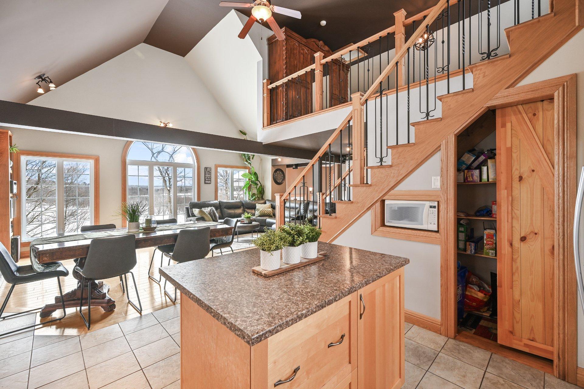 









975


Rg St-Henri

,
Saint-Armand,




QC
J0J1T0

