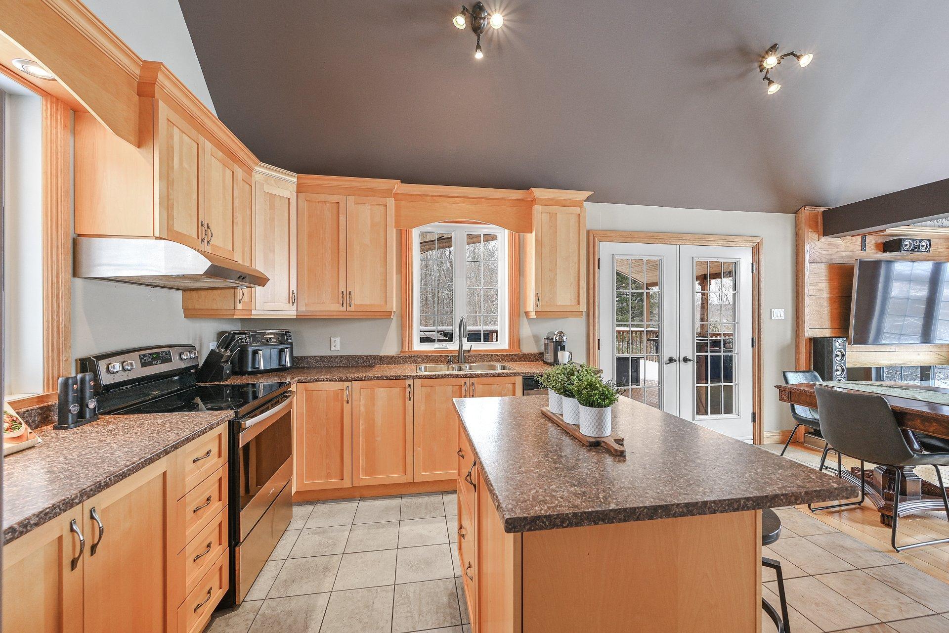 









975


Rg St-Henri

,
Saint-Armand,




QC
J0J1T0

