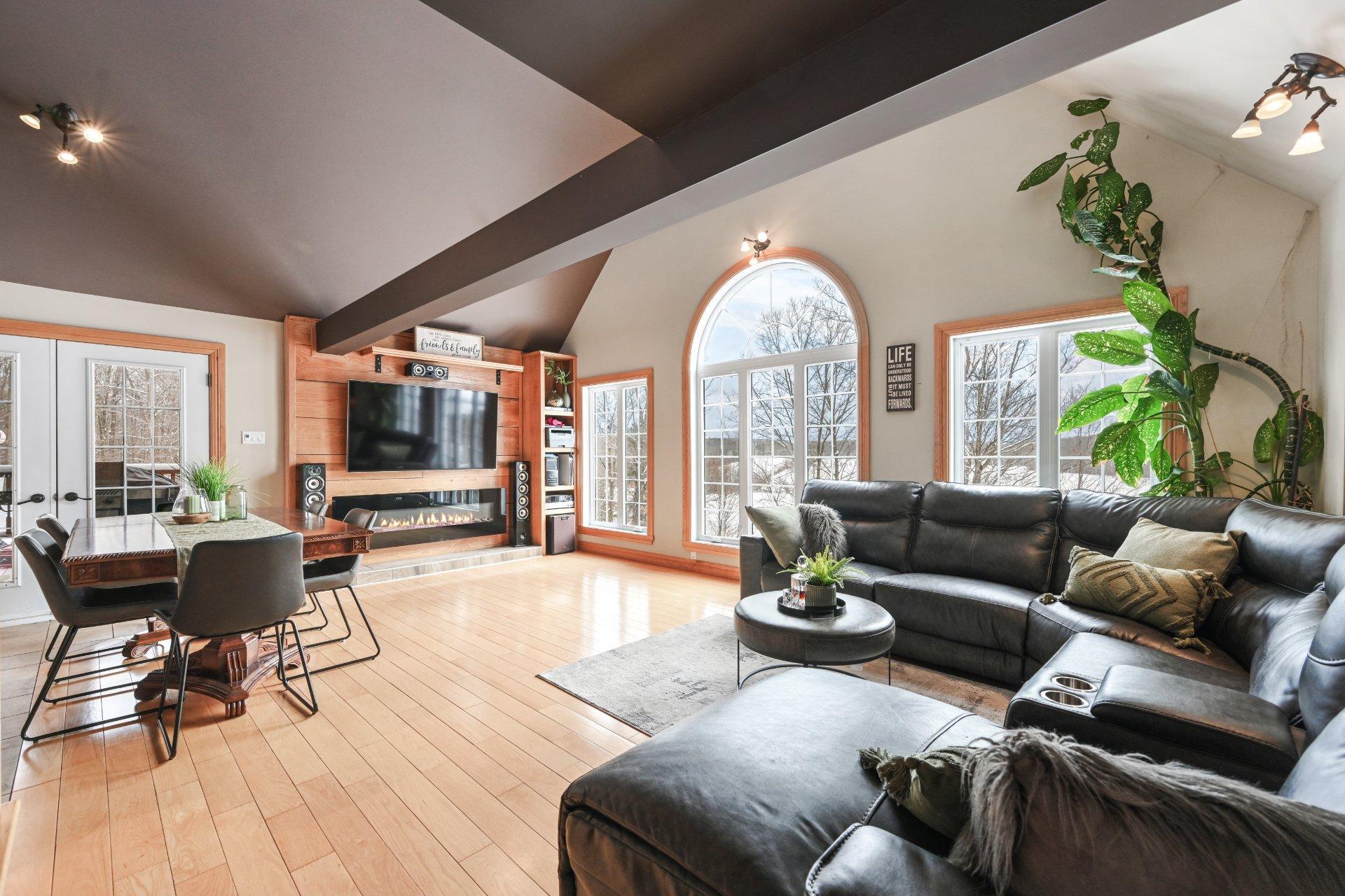 









975


Rg St-Henri

,
Saint-Armand,




QC
J0J1T0

