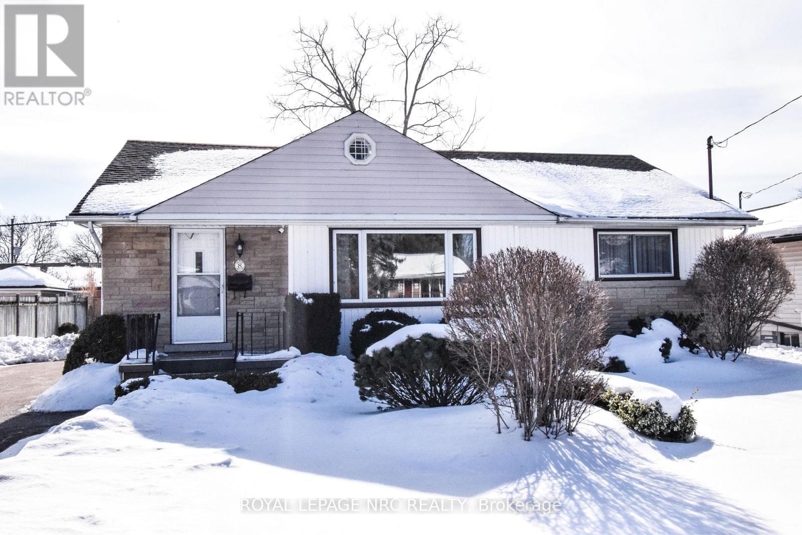 












8 ROSELAND AVENUE

,
St. Catharines (Carlton/Bunting),




Ontario
L2M5Z2

