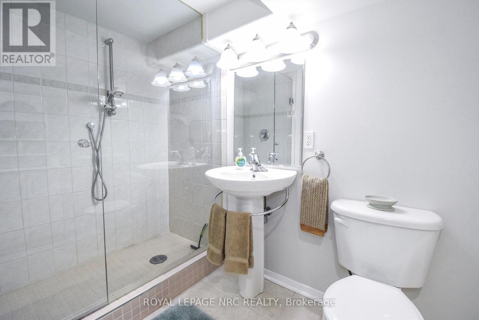 












8 ROSELAND AVENUE

,
St. Catharines (Carlton/Bunting),




Ontario
L2M5Z2

