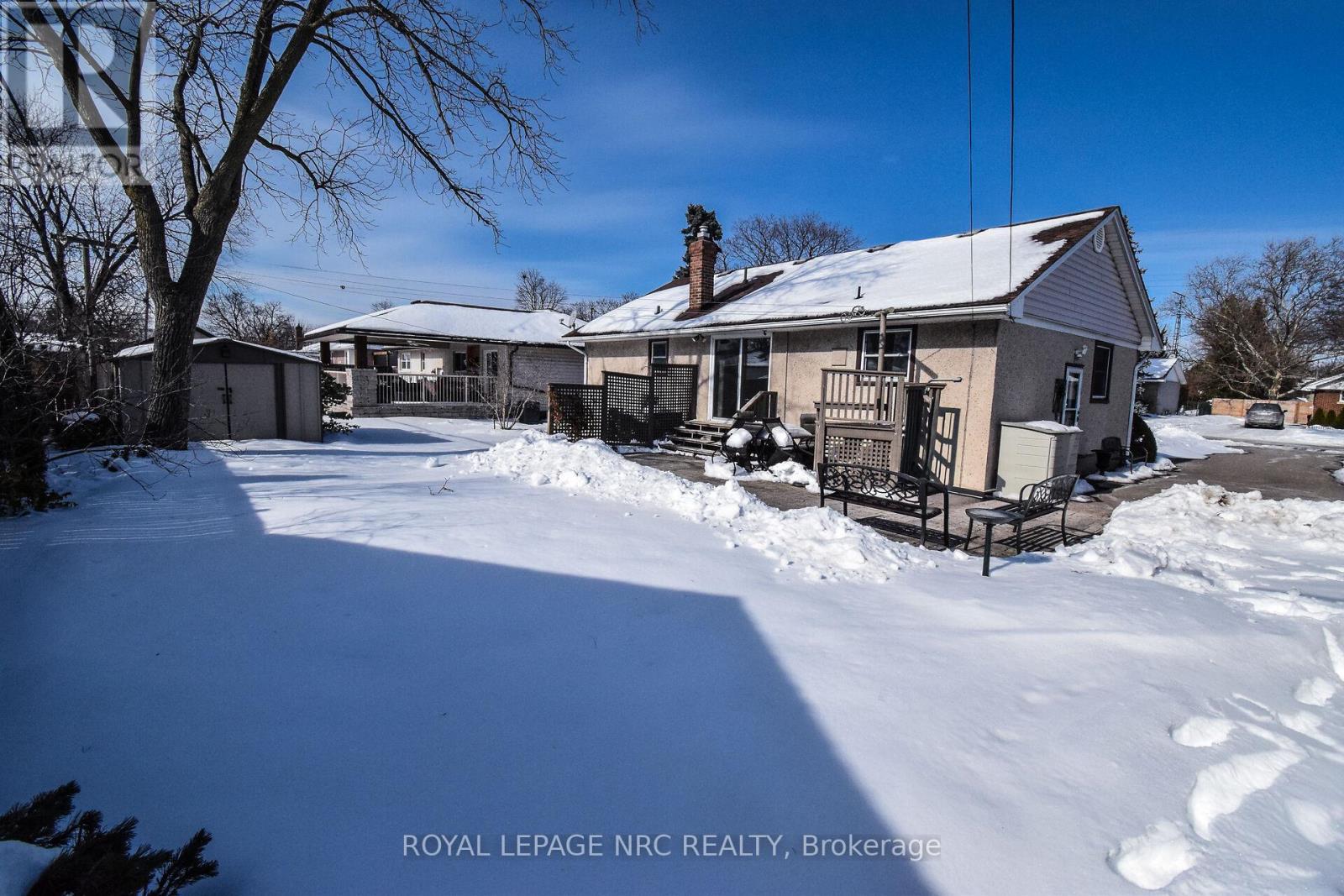 












8 ROSELAND AVENUE

,
St. Catharines (Carlton/Bunting),




Ontario
L2M5Z2

