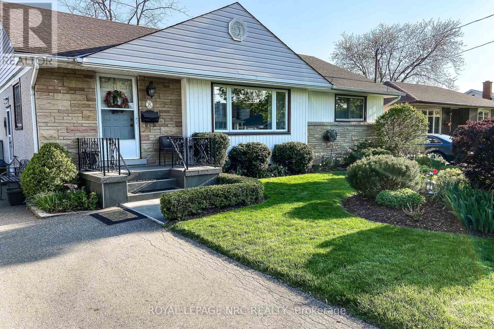 












8 ROSELAND AVENUE

,
St. Catharines (Carlton/Bunting),




Ontario
L2M5Z2

