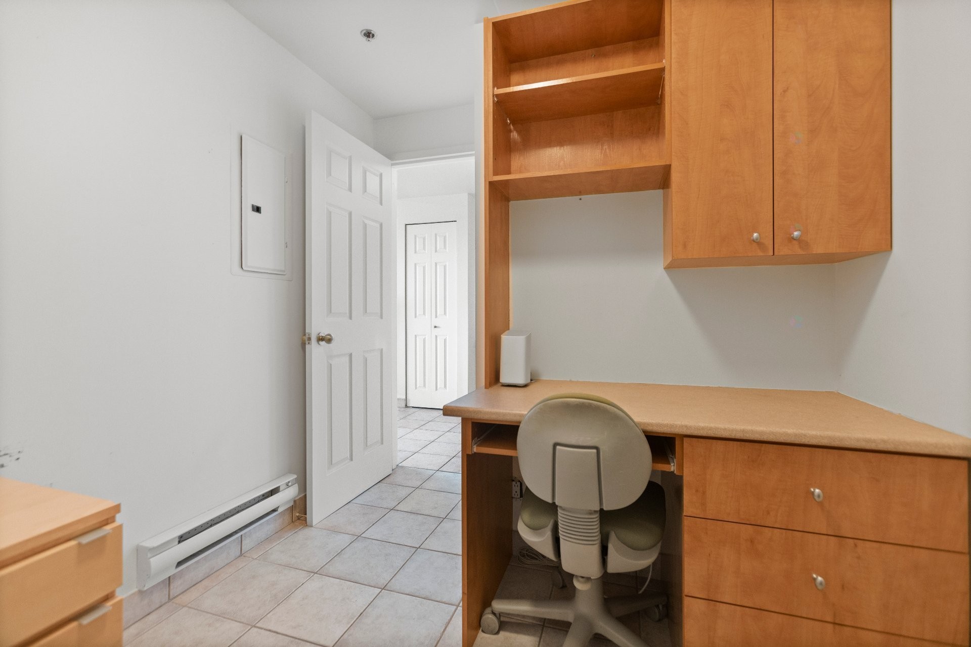 









18


Ch. du Bord-du-Lac-Lakeshore

, 717,
Pointe-Claire,




QC
H9S5X9

