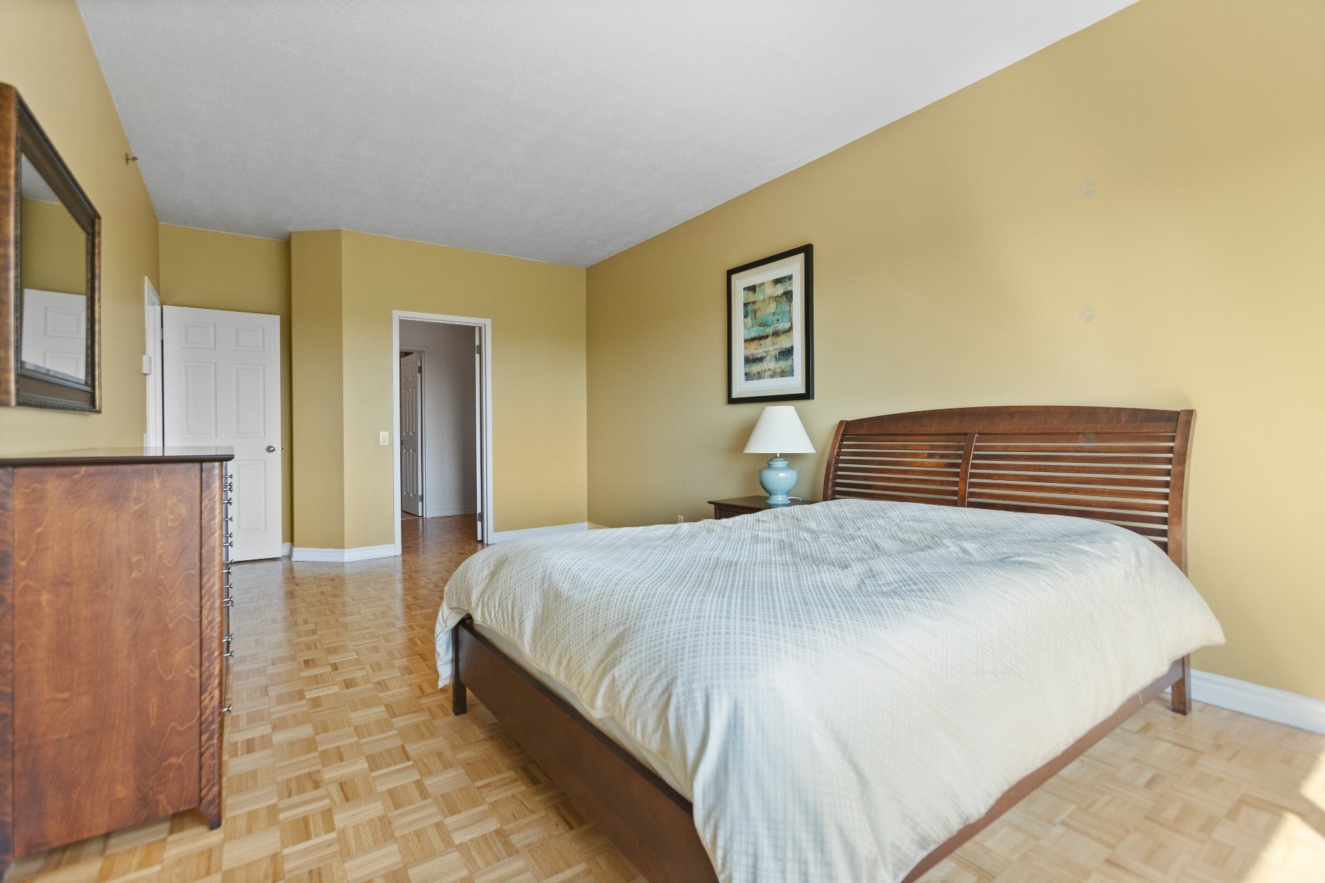 









18


Ch. du Bord-du-Lac-Lakeshore

, 717,
Pointe-Claire,




QC
H9S5X9

