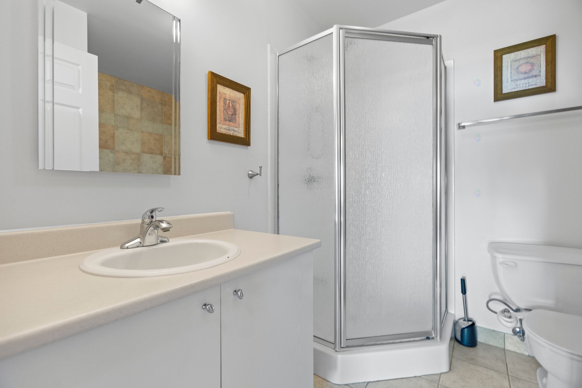 









18


Ch. du Bord-du-Lac-Lakeshore

, 717,
Pointe-Claire,




QC
H9S5X9

