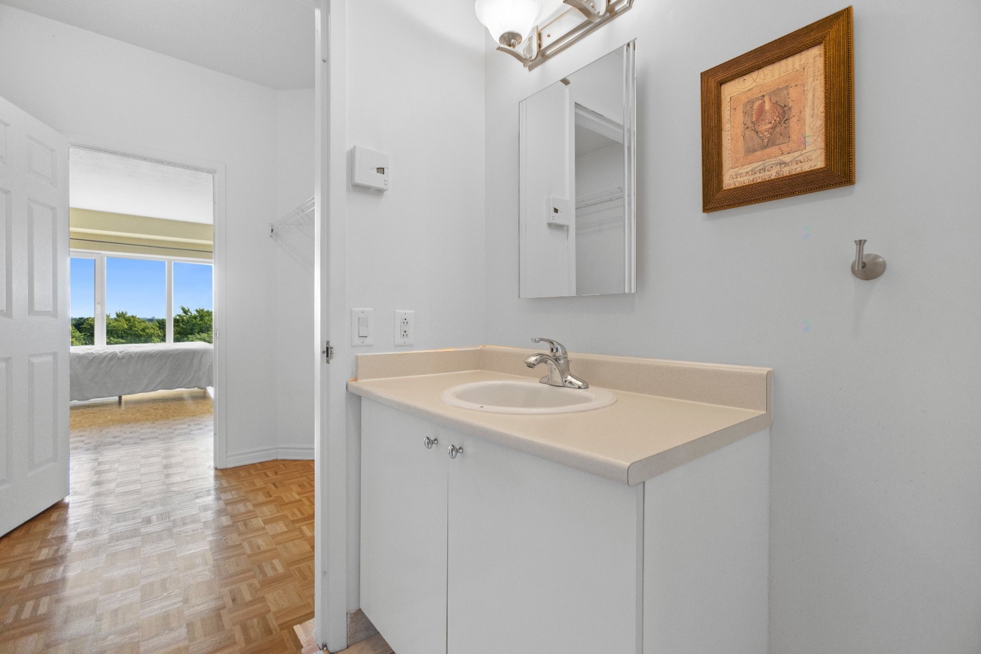 









18


Ch. du Bord-du-Lac-Lakeshore

, 717,
Pointe-Claire,




QC
H9S5X9

