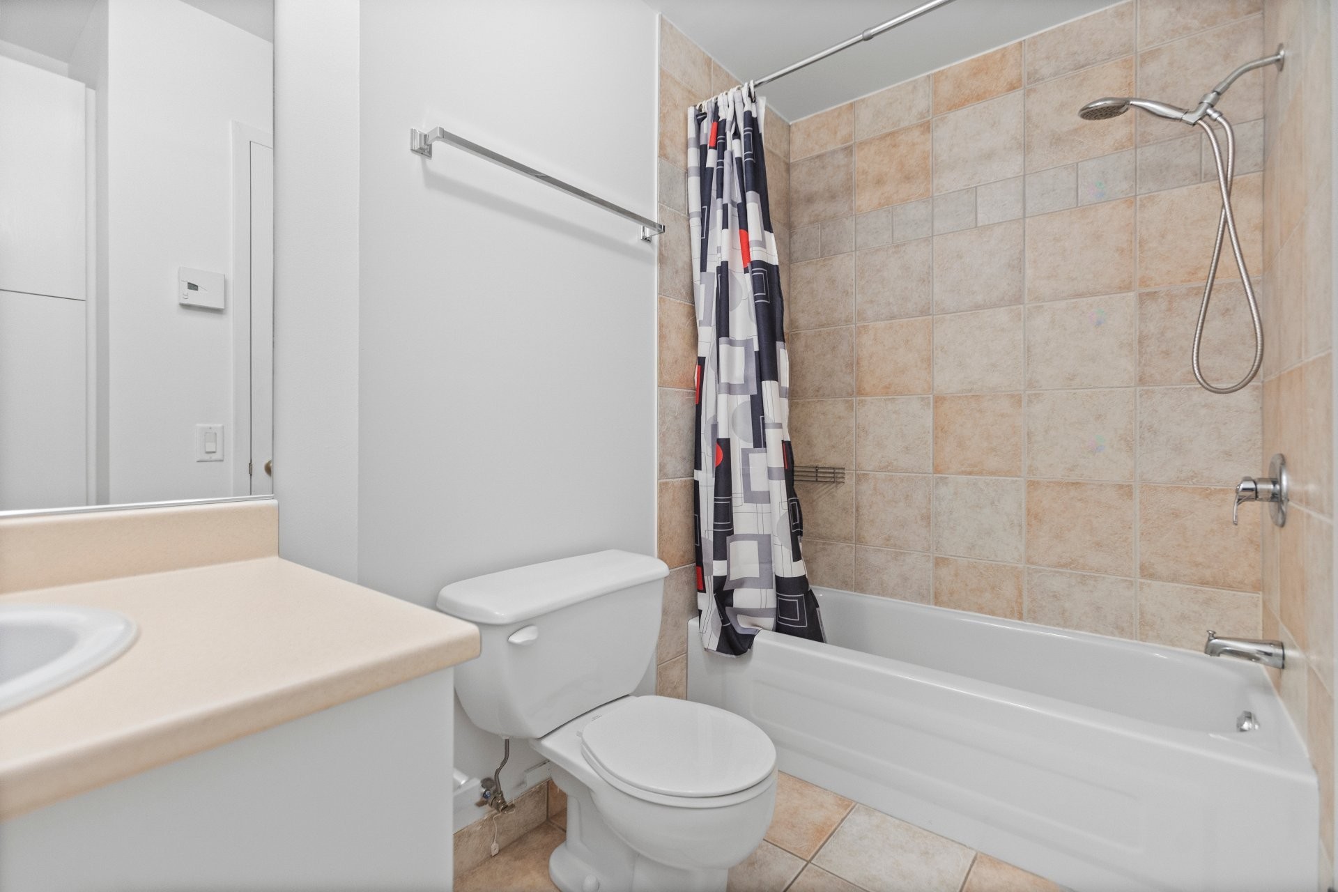 









18


Ch. du Bord-du-Lac-Lakeshore

, 717,
Pointe-Claire,




QC
H9S5X9

