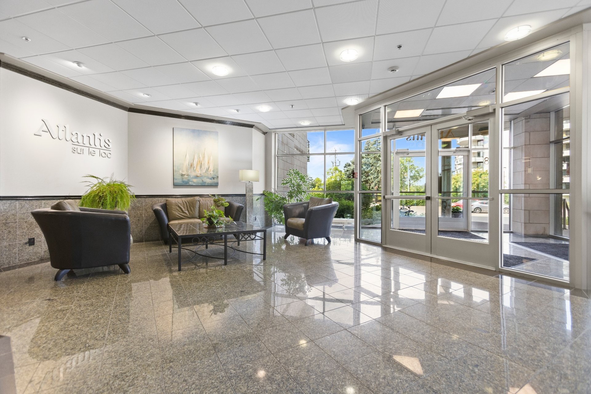 









18


Ch. du Bord-du-Lac-Lakeshore

, 717,
Pointe-Claire,




QC
H9S5X9

