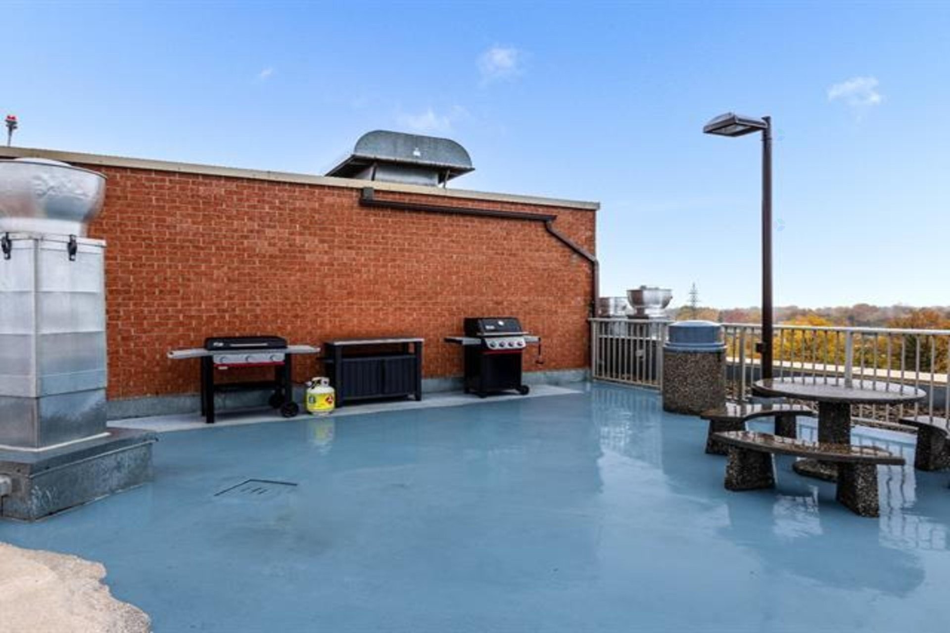 









18


Ch. du Bord-du-Lac-Lakeshore

, 717,
Pointe-Claire,




QC
H9S5X9

