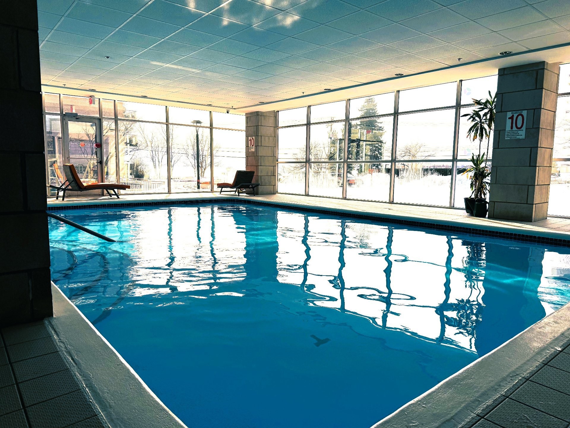 









18


Ch. du Bord-du-Lac-Lakeshore

, 717,
Pointe-Claire,




QC
H9S5X9

