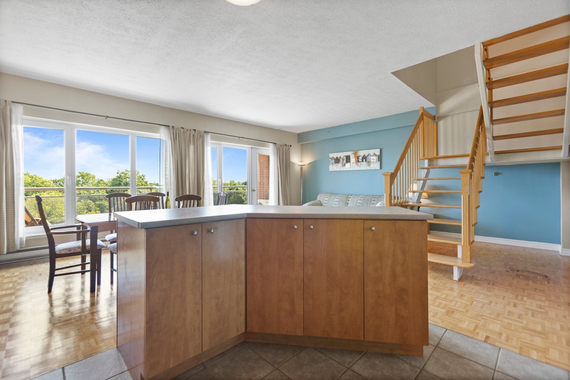 









18


Ch. du Bord-du-Lac-Lakeshore

, 717,
Pointe-Claire,




QC
H9S5X9

