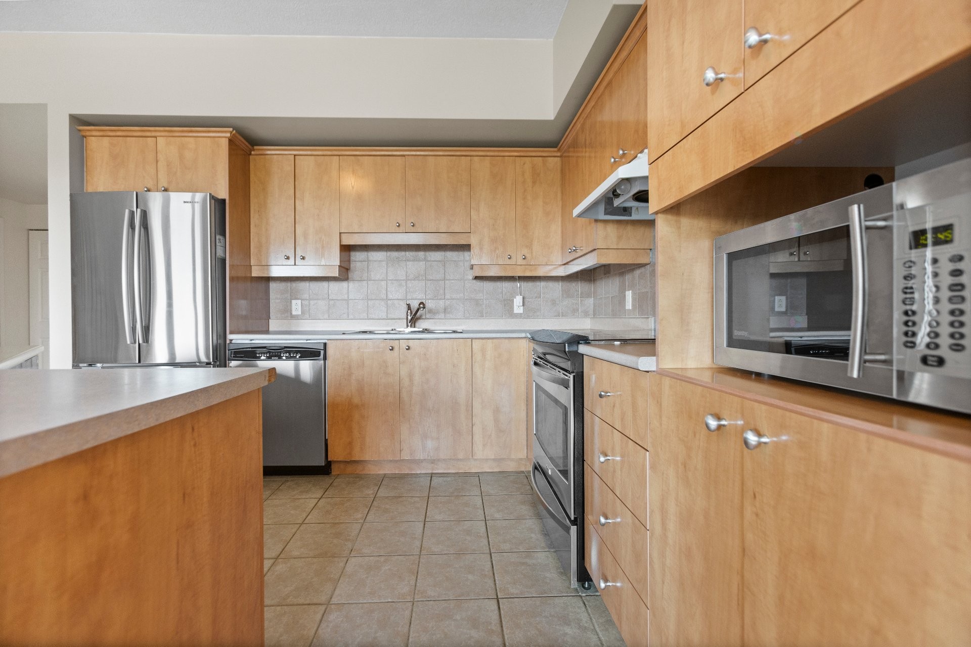 









18


Ch. du Bord-du-Lac-Lakeshore

, 717,
Pointe-Claire,




QC
H9S5X9

