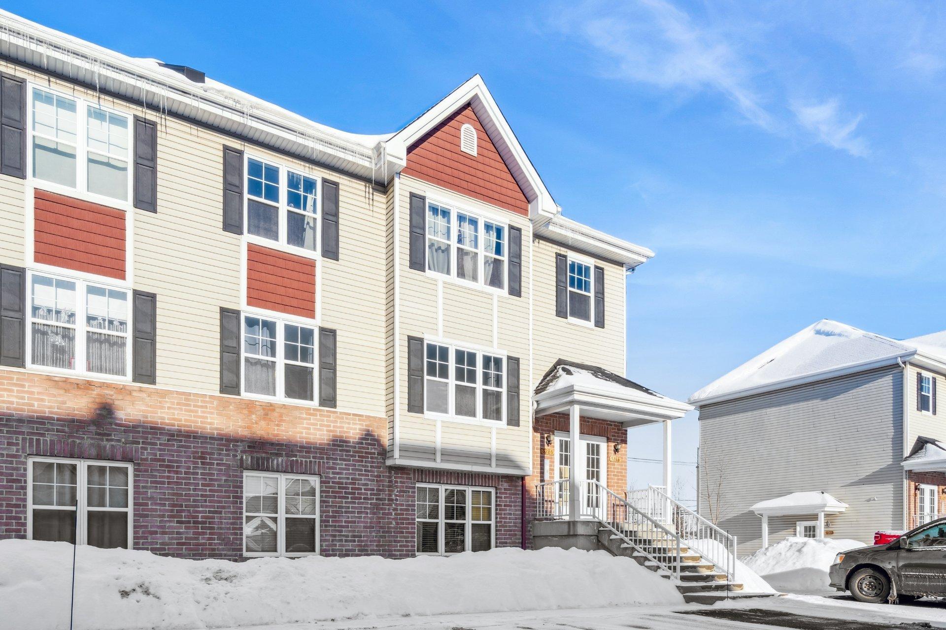 









5286


Rue des Érables

,
Contrecoeur,




QC
J0L1C0

