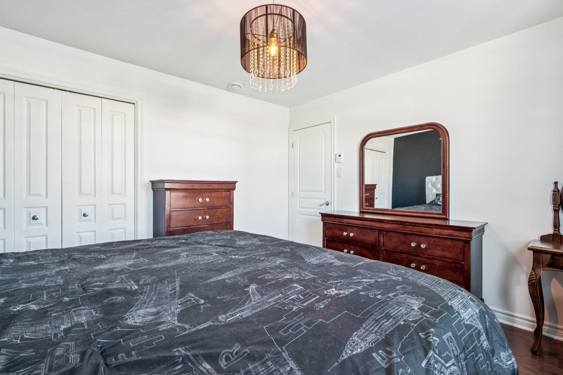 









5286


Rue des Érables

,
Contrecoeur,




QC
J0L1C0

