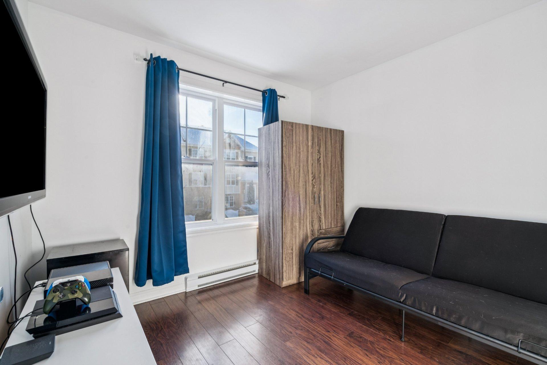 









5286


Rue des Érables

,
Contrecoeur,




QC
J0L1C0

