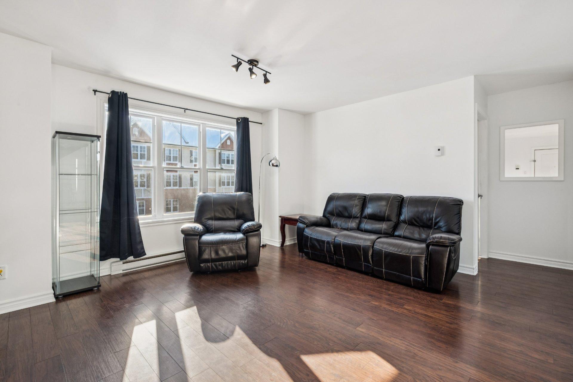 









5286


Rue des Érables

,
Contrecoeur,




QC
J0L1C0

