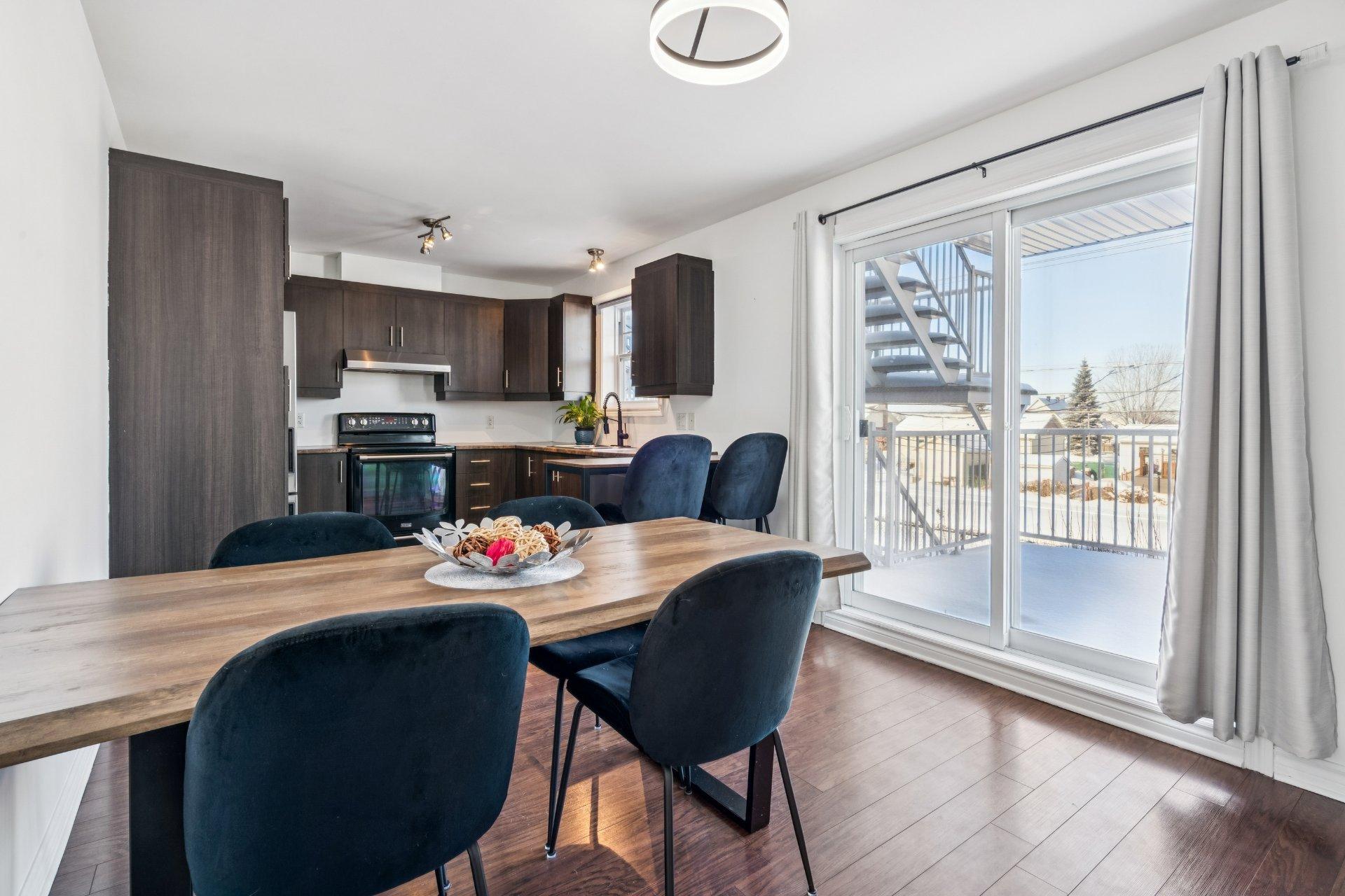 









5286


Rue des Érables

,
Contrecoeur,




QC
J0L1C0

