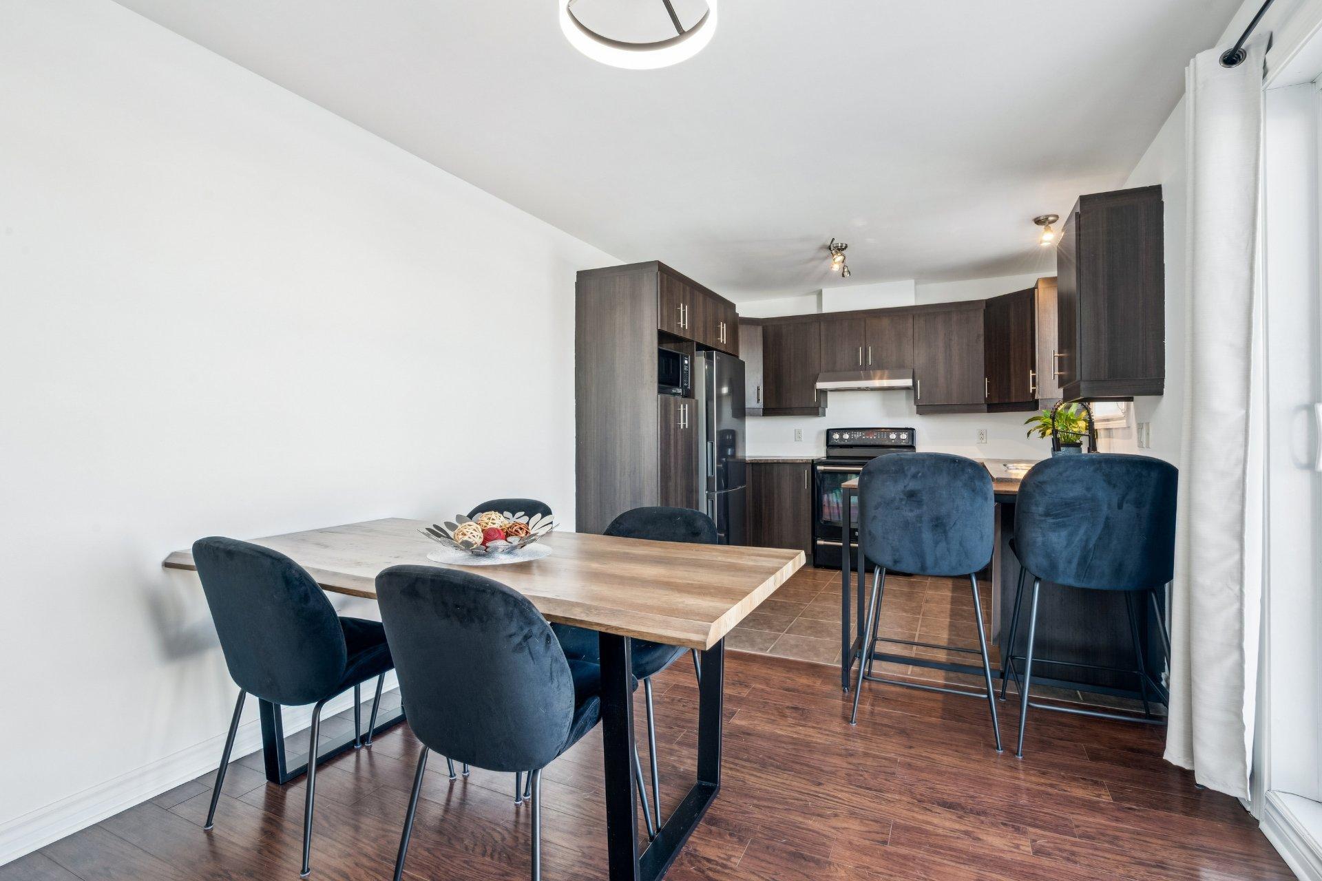 









5286


Rue des Érables

,
Contrecoeur,




QC
J0L1C0

