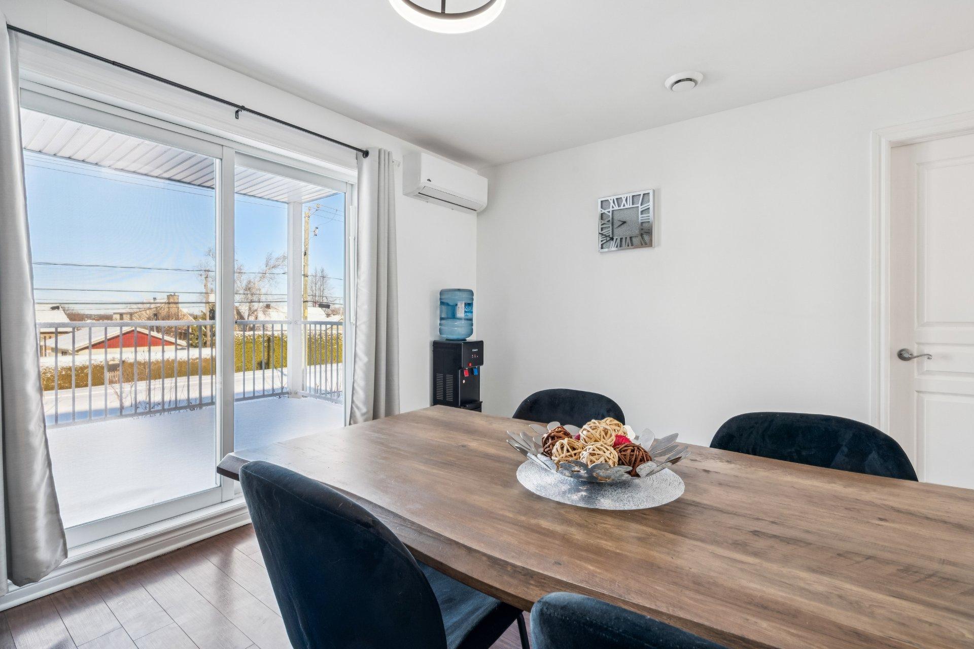 









5286


Rue des Érables

,
Contrecoeur,




QC
J0L1C0

