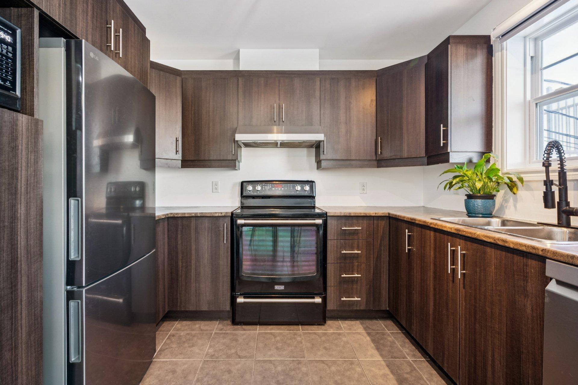 









5286


Rue des Érables

,
Contrecoeur,




QC
J0L1C0

