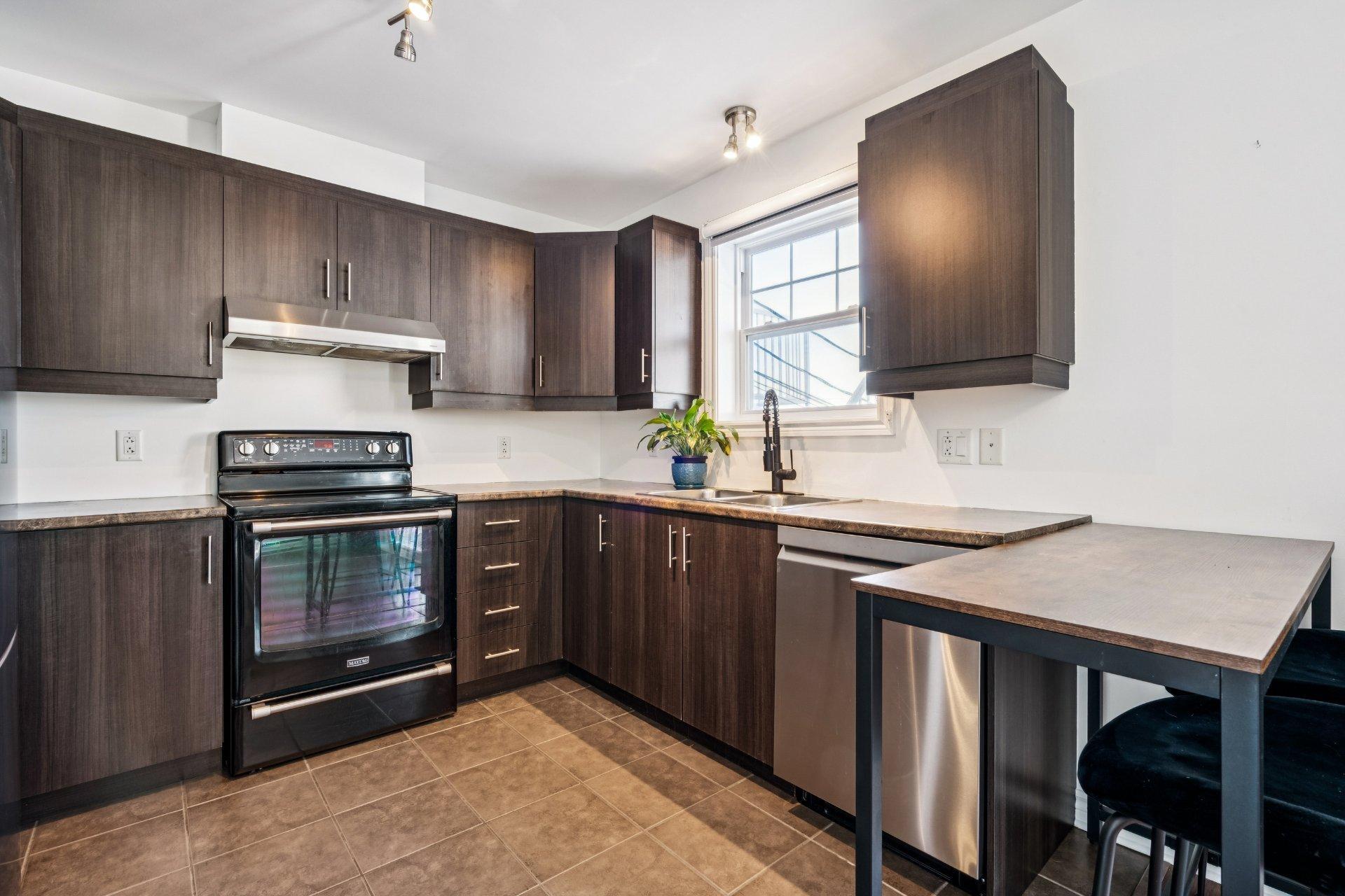 









5286


Rue des Érables

,
Contrecoeur,




QC
J0L1C0

