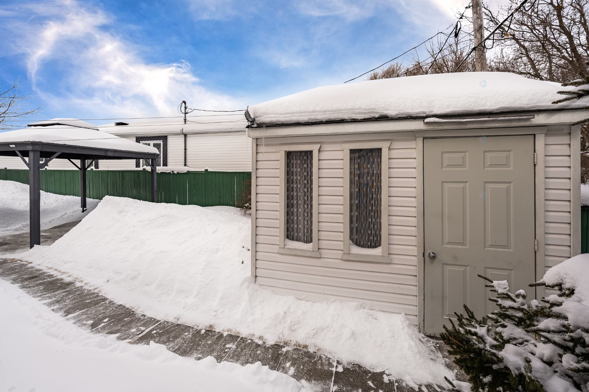 









67


Rue de la Calèche

,
Saint-Basile-le-Grand,




QC
J3N1P2

