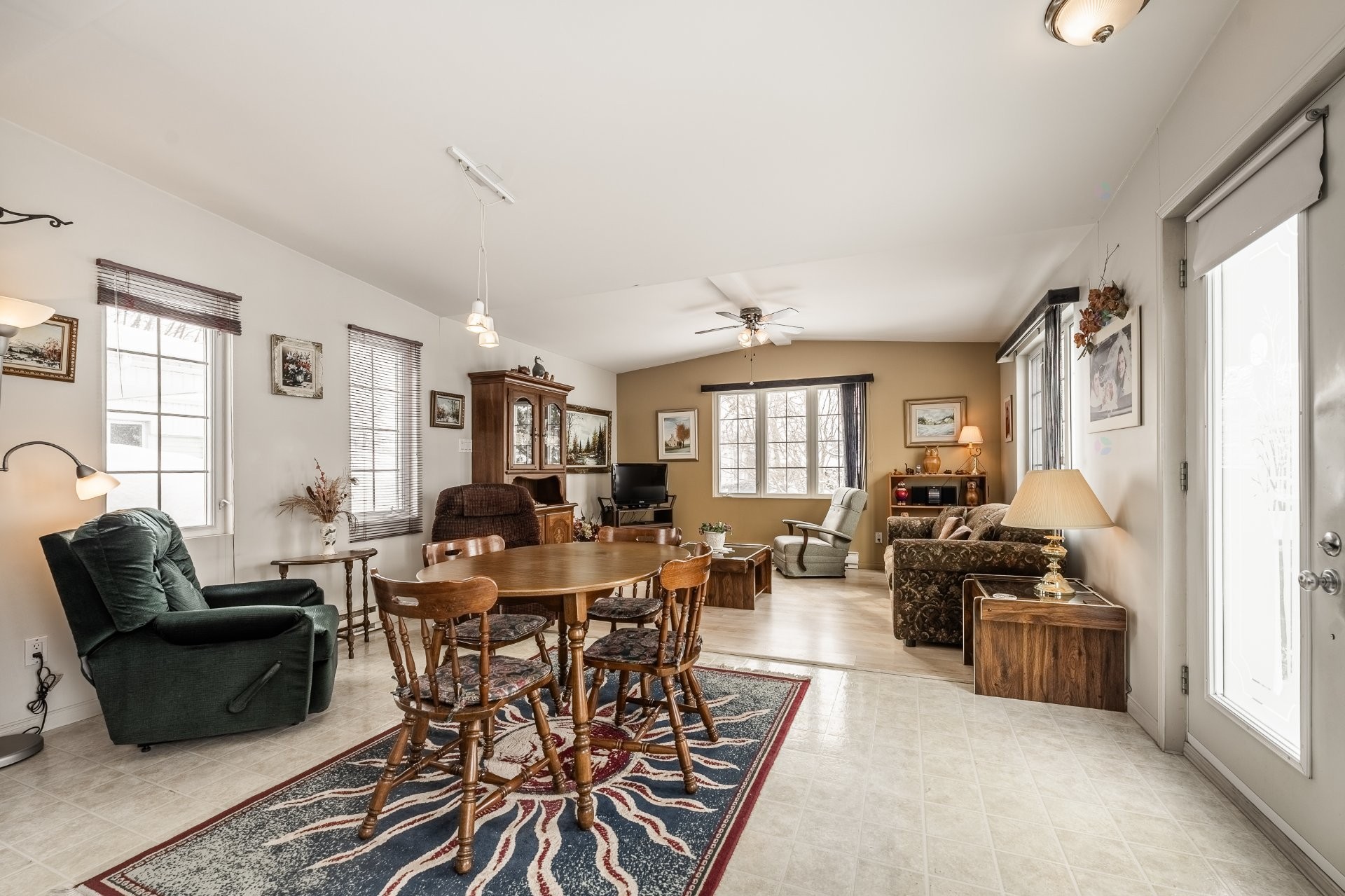 









67


Rue de la Calèche

,
Saint-Basile-le-Grand,




QC
J3N1P2

