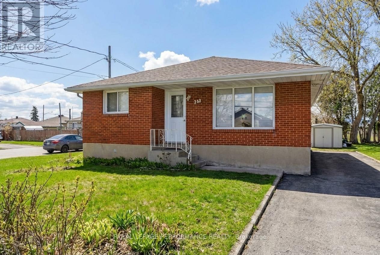 












253 SUNNYSIDE AVENUE

,
Cornwall,




Ontario
K6H3E5

