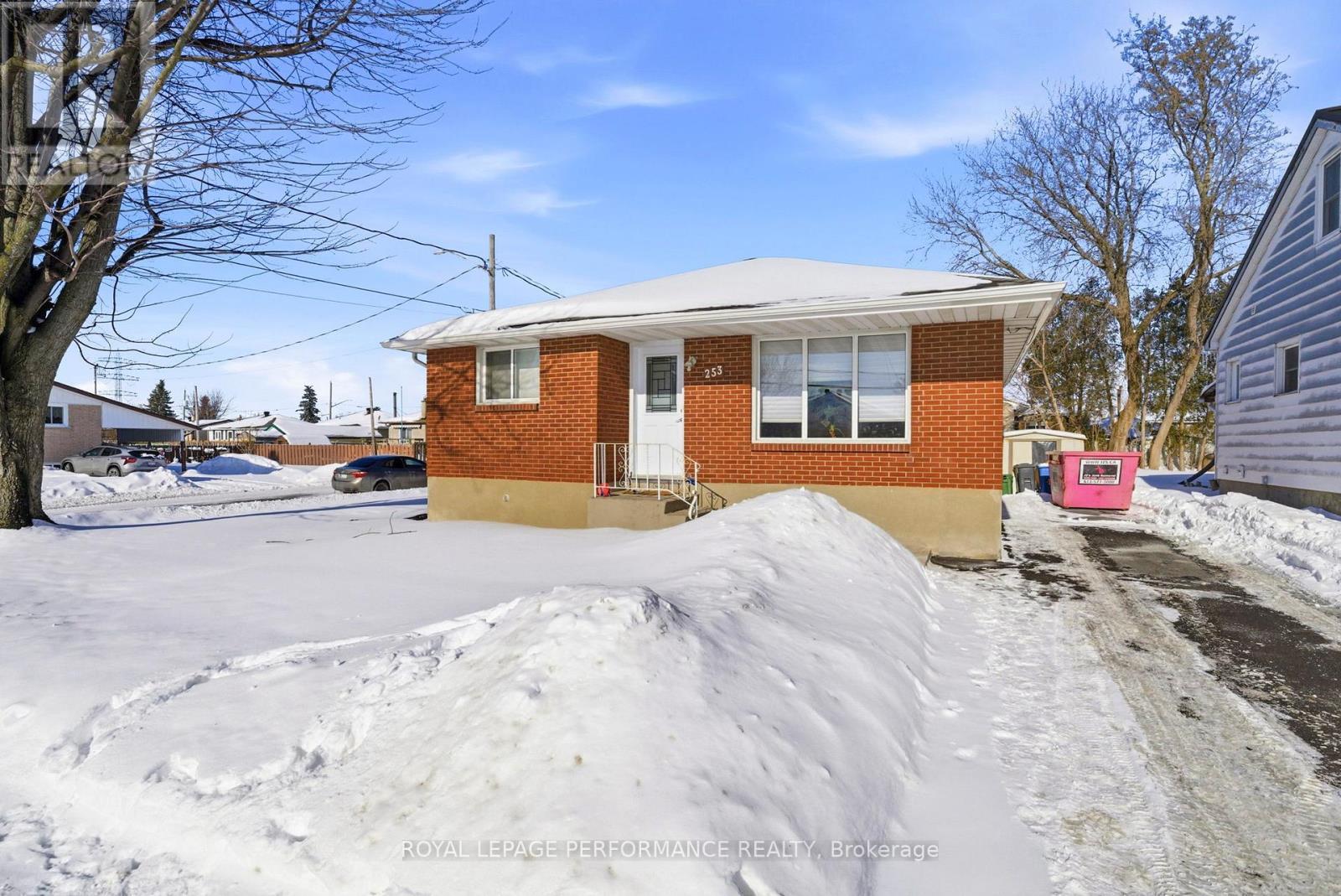 












253 SUNNYSIDE AVENUE

,
Cornwall,




Ontario
K6H3E5

