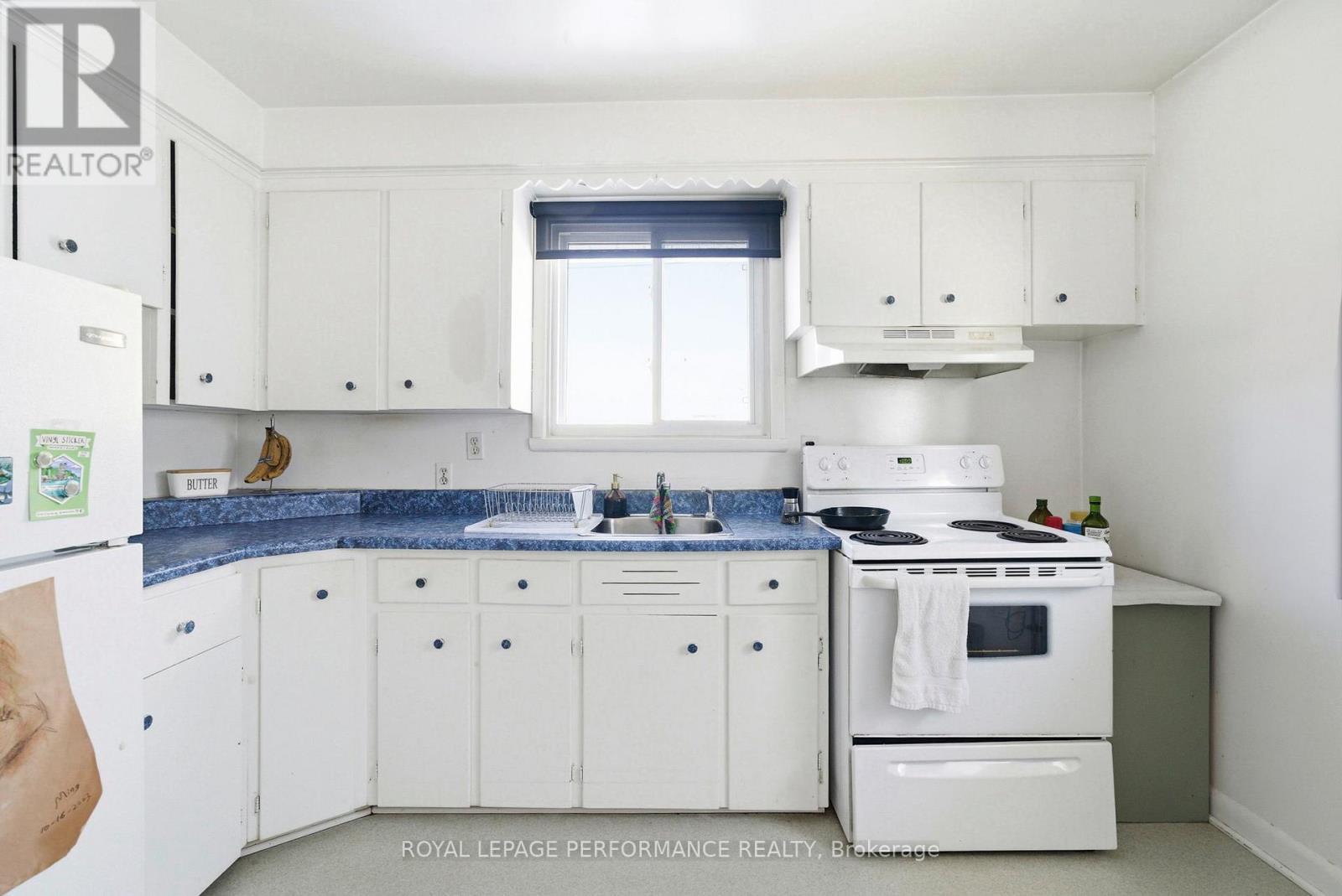 












253 SUNNYSIDE AVENUE

,
Cornwall,




Ontario
K6H3E5

