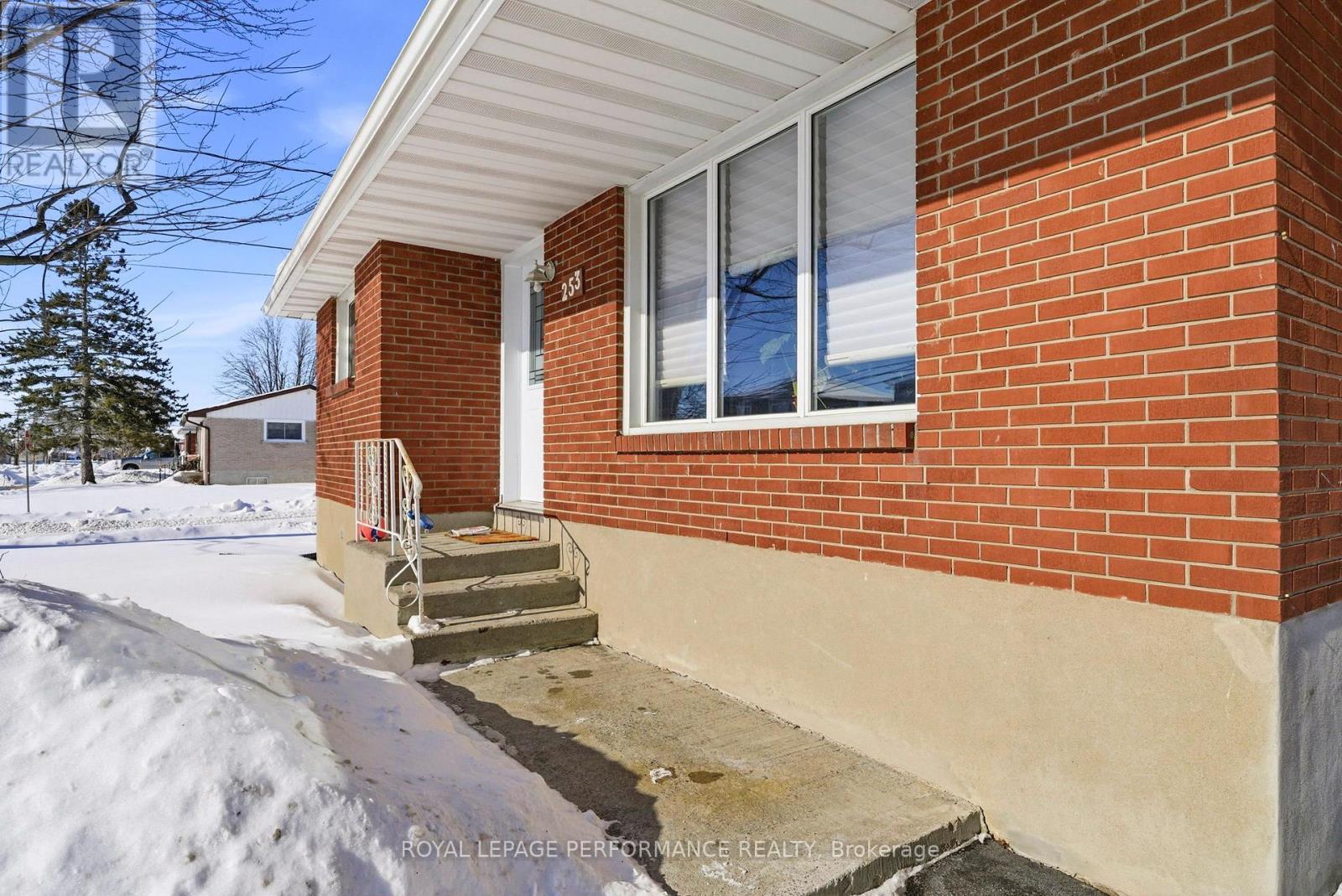 












253 SUNNYSIDE AVENUE

,
Cornwall,




Ontario
K6H3E5

