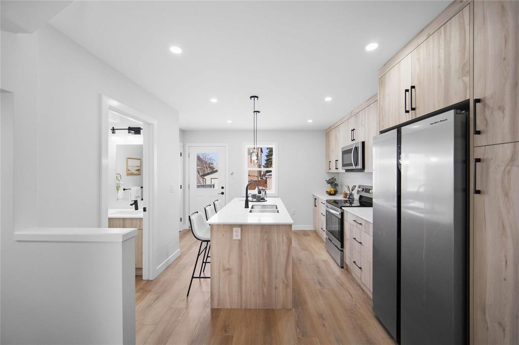 












.5 223 Royal Avenue

,
Winnipeg,




Manitoba
R2V1H6

