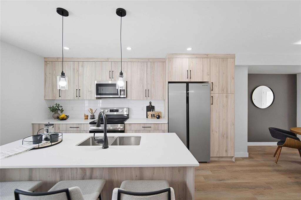 












.5 223 Royal Avenue

,
Winnipeg,




Manitoba
R2V1H6

