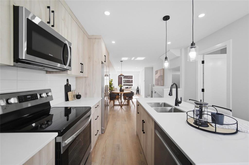 












.5 223 Royal Avenue

,
Winnipeg,




Manitoba
R2V1H6

