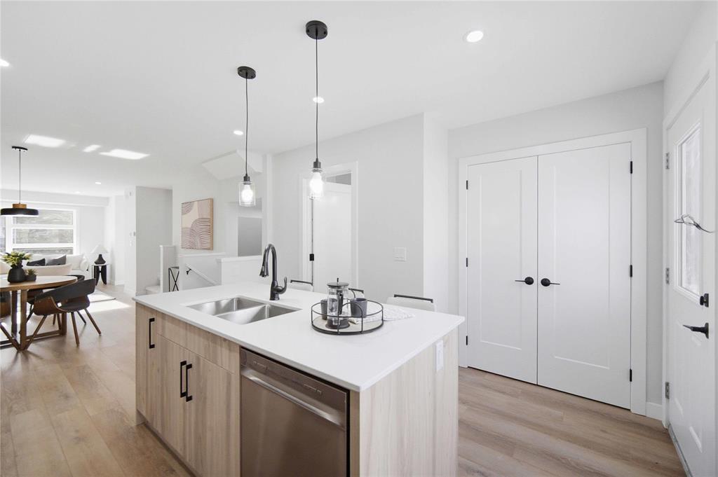 












.5 223 Royal Avenue

,
Winnipeg,




Manitoba
R2V1H6

