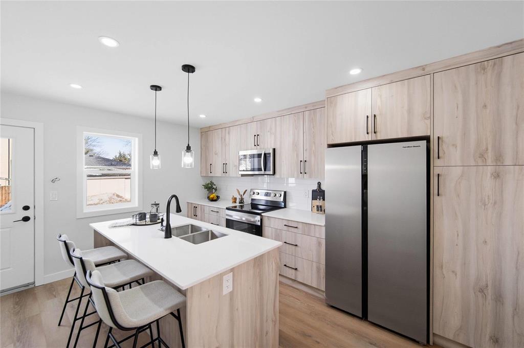 












.5 223 Royal Avenue

,
Winnipeg,




Manitoba
R2V1H6

