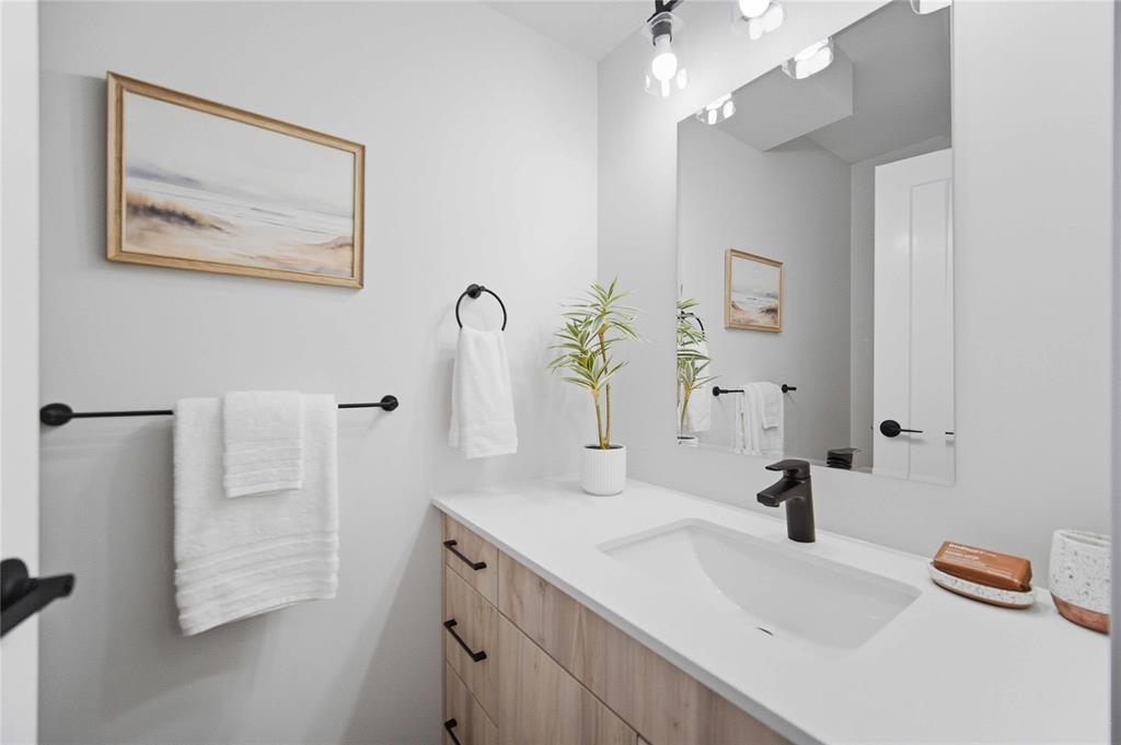 












.5 223 Royal Avenue

,
Winnipeg,




Manitoba
R2V1H6

