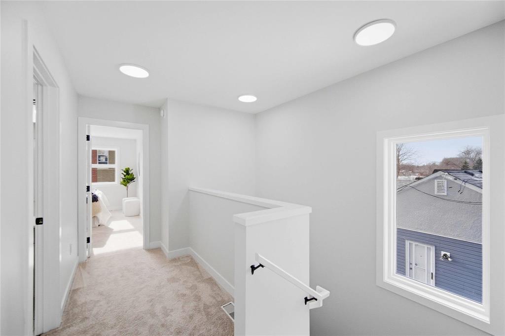 












.5 223 Royal Avenue

,
Winnipeg,




Manitoba
R2V1H6

