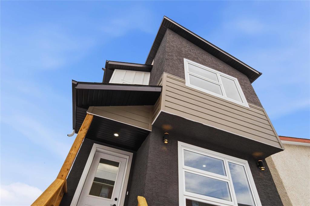 












.5 223 Royal Avenue

,
Winnipeg,




Manitoba
R2V1H6

