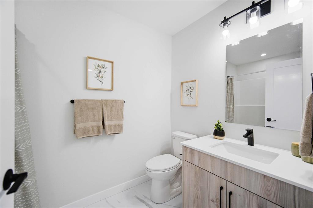 












.5 223 Royal Avenue

,
Winnipeg,




Manitoba
R2V1H6

