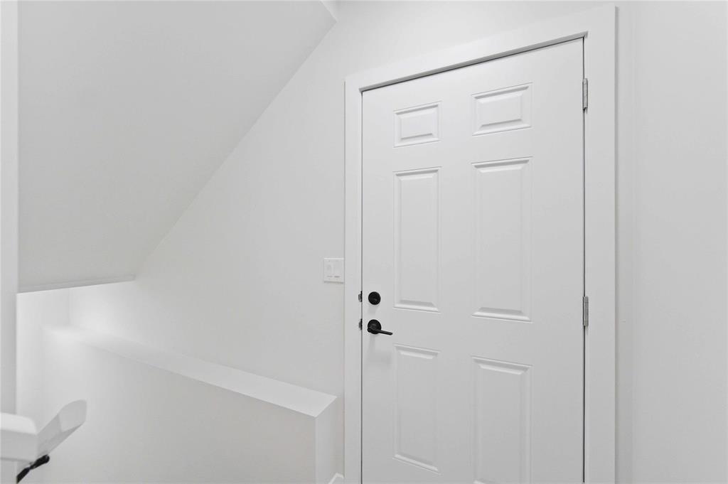 












.5 223 Royal Avenue

,
Winnipeg,




Manitoba
R2V1H6

