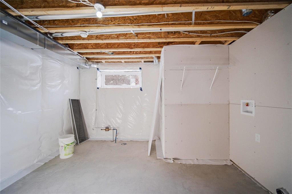 












.5 223 Royal Avenue

,
Winnipeg,




Manitoba
R2V1H6

